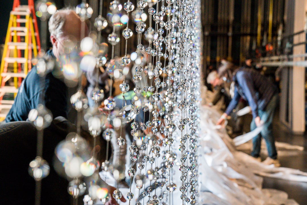 Oscars 2022 — threading crystal curtain